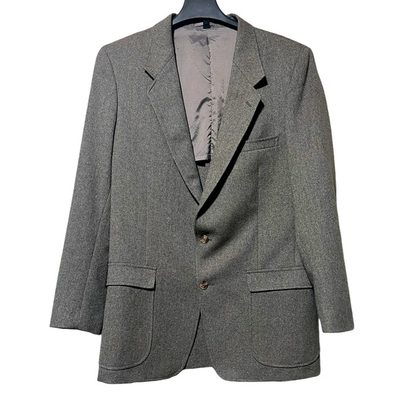 Patagonia Other - Patagonia Men’s Suit Travel Jacket 42L